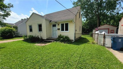 1604 Maple Dr, Lorain, OH 44052 photo 2