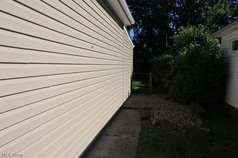 10610 Windham Rd, Parma, OH 44130 photo 20