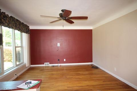 10610 Windham Rd, Parma, OH 44130 photo 2