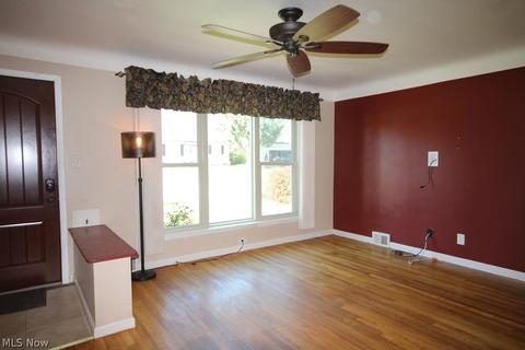 10610 Windham Rd, Parma, OH 44130 photo 3