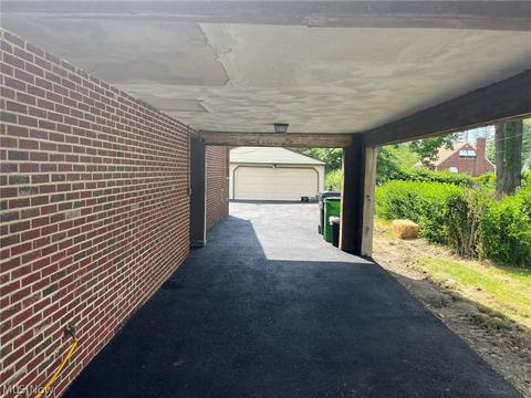 240 E 250th St, Euclid, OH 44132 photo 4