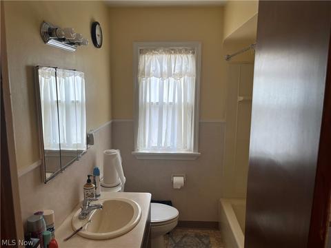 240 E 250th St, Euclid, OH 44132 photo 11