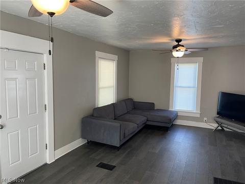 58 Shaefer St, Akron, OH 44311 photo 2