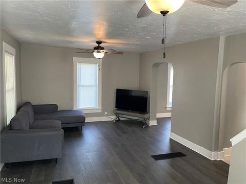 58 Shaefer St, Akron, OH 44311 photo 3