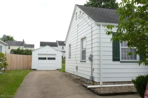 218 Morrison St, Struthers, OH 44471 photo 2