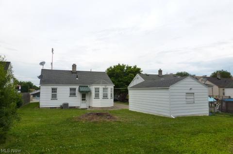 218 Morrison St, Struthers, OH 44471 photo 3