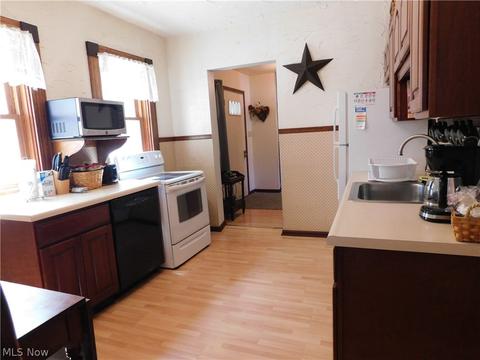 1916 Walnut Blvd, Ashtabula, OH 44004 photo 4