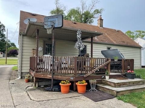 406 Spring St, Struthers, OH 44471 photo 2