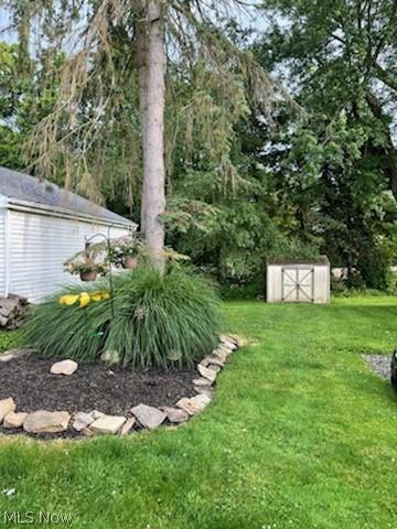 406 Spring St, Struthers, OH 44471 photo 3