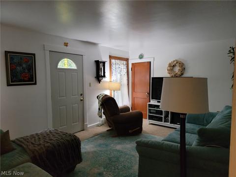 406 Spring St, Struthers, OH 44471 photo 4