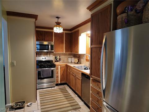 406 Spring St, Struthers, OH 44471 photo 5