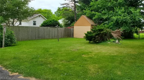 702 Abbe Rd N, Elyria, OH 44035 photo 23