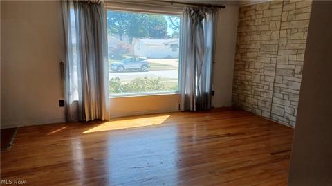 1718 Eldon Dr, Wickliffe, OH 44092 photo 2