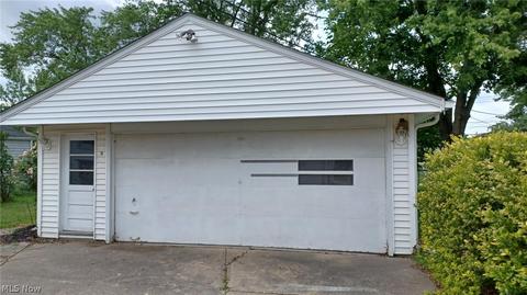 1718 Eldon Dr, Wickliffe, OH 44092 photo 6