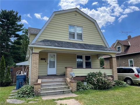 2426 E 32nd St, Lorain, OH 44055 photo 2