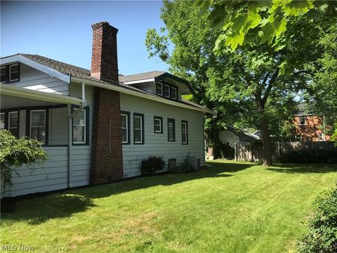 145 E 203rd St, Euclid, OH 44123 photo 2