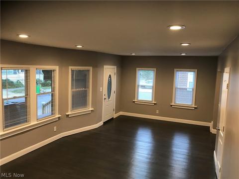 145 E 203rd St, Euclid, OH 44123 photo 16