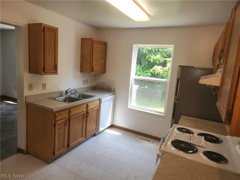 4310 Coleman Ave, Ashtabula, OH 44004 photo 4
