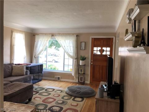 8211 Covington Ave, Parma, OH 44129 photo 11