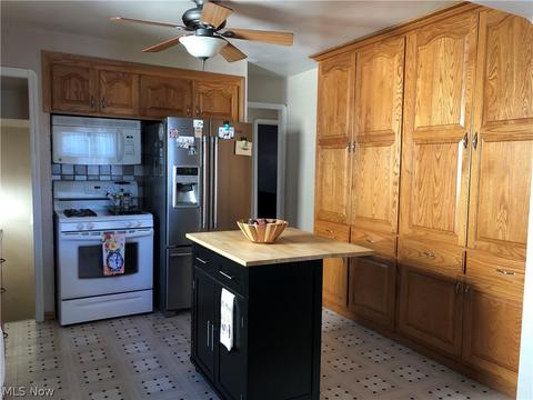 8211 Covington Ave, Parma, OH 44129 photo 5