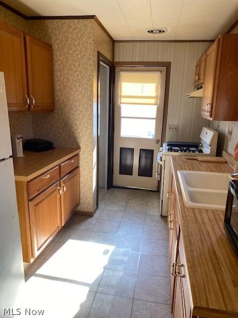 2021 E 39th St, Lorain, OH 44055 photo 5