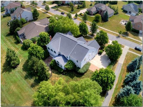 7482 Capilano Dr, Solon, OH 44139 photo 2