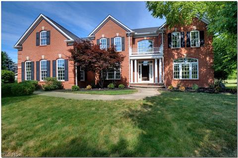 7482 Capilano Dr, Solon, OH 44139 photo 1