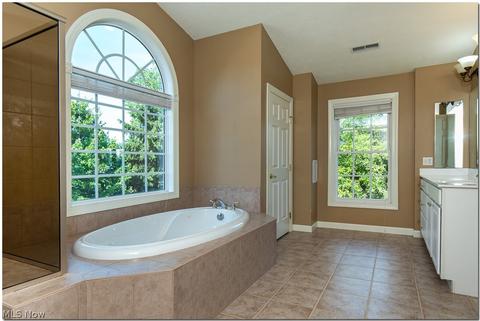 7482 Capilano Dr, Solon, OH 44139 photo 20