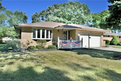 5683 Rangeview Dr, Seven Hills, OH 44131 photo 1