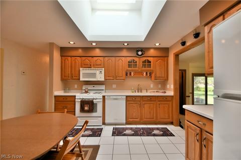 5683 Rangeview Dr, Seven Hills, OH 44131 photo 3