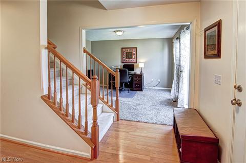 131 Stonepointe Dr, Berea, OH 44017 photo 2