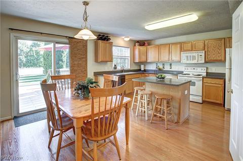 131 Stonepointe Dr, Berea, OH 44017 photo 9