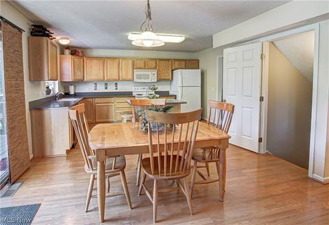 131 Stonepointe Dr, Berea, OH 44017 photo 10
