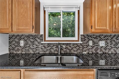 8564 Usher Rd, Olmsted Twp, OH 44138 photo 10