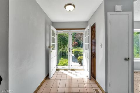 8564 Usher Rd, Olmsted Twp, OH 44138 photo 4
