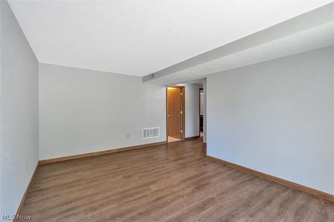8564 Usher Rd, Olmsted Twp, OH 44138 photo 23