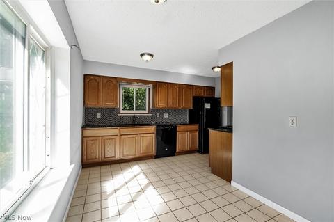 8564 Usher Rd, Olmsted Twp, OH 44138 photo 9