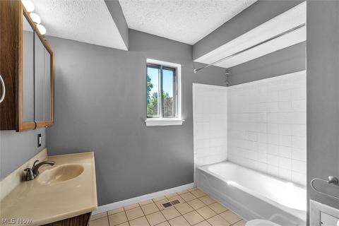 8564 Usher Rd, Olmsted Twp, OH 44138 photo 18