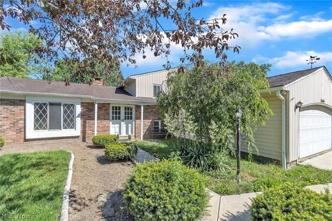 8564 Usher Rd, Olmsted Twp, OH 44138 photo 2