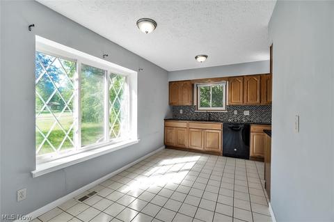 8564 Usher Rd, Olmsted Twp, OH 44138 photo 8