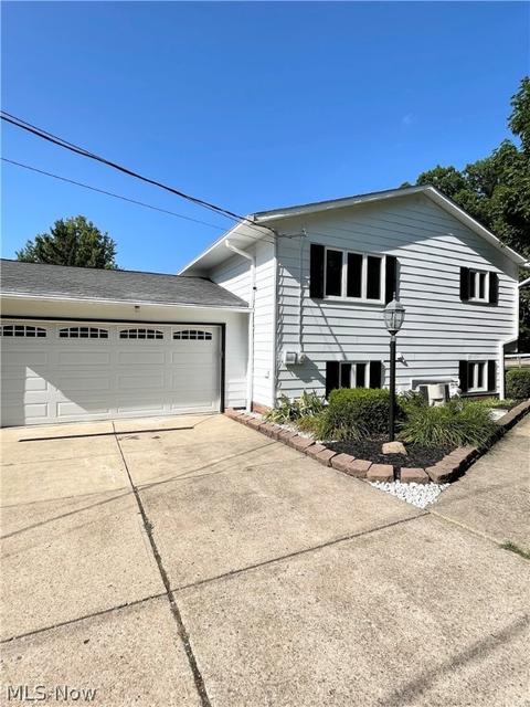 2480 Rockefeller Rd, Wickliffe, OH 44092 photo 2
