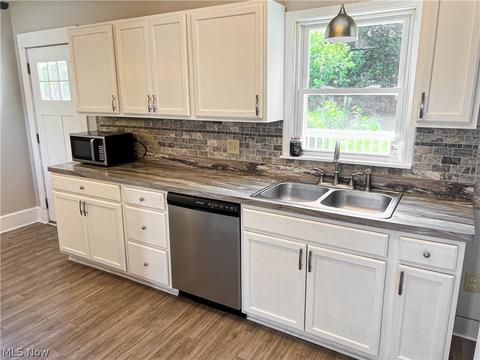 408 Maplewood Ave, Struthers, OH 44471 photo 8