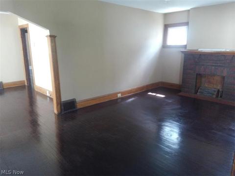 8002 Jameson Rd, Parma, OH 44129 photo 2