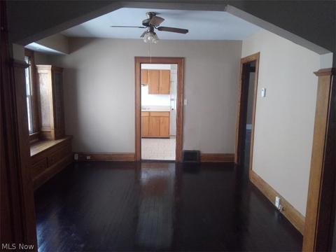 8002 Jameson Rd, Parma, OH 44129 photo 4