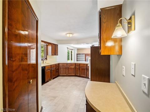 256 Crestview Dr, Elyria, OH 44035 photo 11