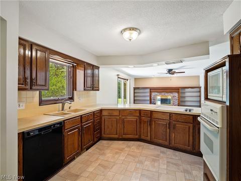 256 Crestview Dr, Elyria, OH 44035 photo 12