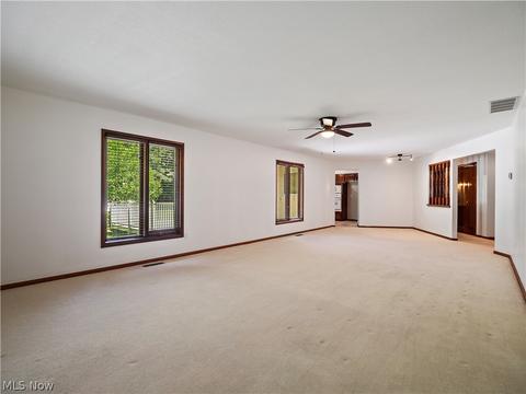 256 Crestview Dr, Elyria, OH 44035 photo 9