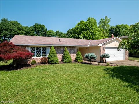 256 Crestview Dr, Elyria, OH 44035 photo 1