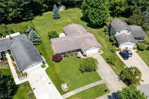 256 Crestview Dr, Elyria, OH 44035 photo 2