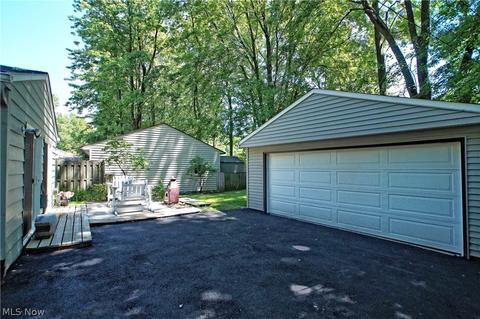 39 Nokomis Dr, Timberlake, OH 44095 photo 4